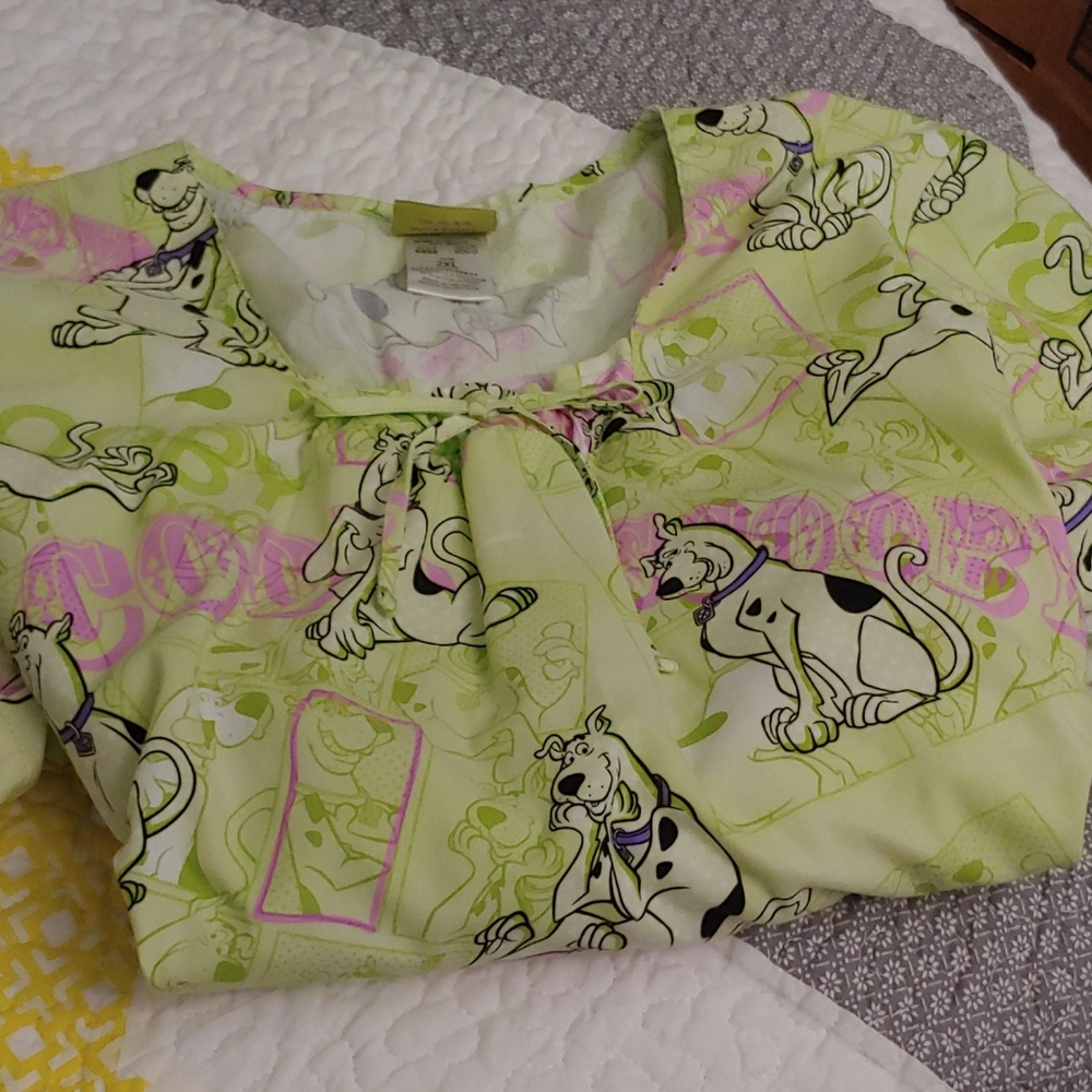 Scrub top